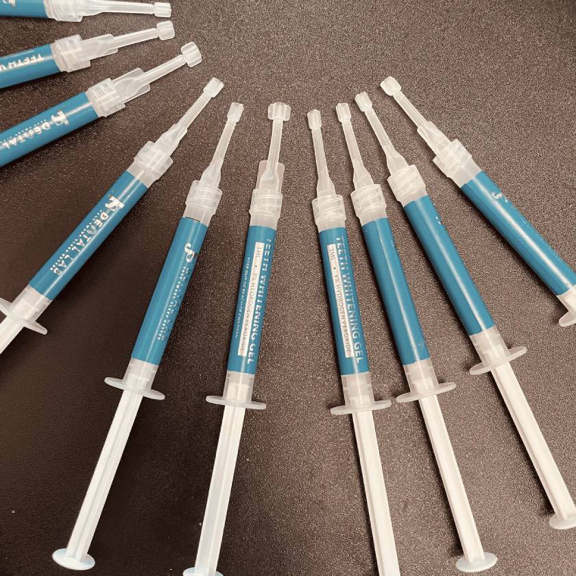 Gel tẩy trắng răng được dùng để làm mờ các vết ố vàng trên răng