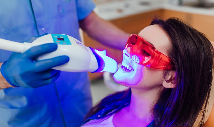 Tẩy trắng răng bằng công nghệ Laser Whitening tại Nha khoa Nhân Tâm