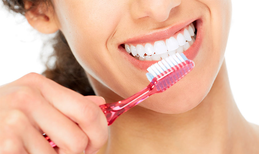 Chế độ chăm sóc răng miệng ảnh hưởng đến màu sắc của răng