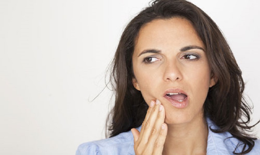 Khách hàng có thể bị ê buốt răng sau khi tẩy trắng