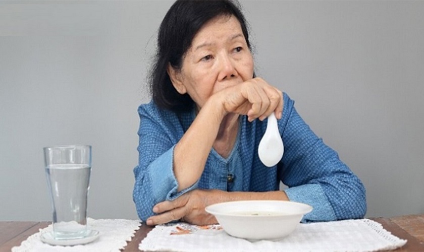 Khả năng ăn nhai của răng giả tháo lắp không cao