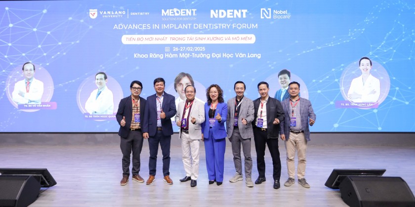 Đại diện đơn vị tổ chức và các diễn giả trong phiên đầu hội thảo Đại diện đơn vị tổ chức và các diễn giả trong phiên đầu hội thảo