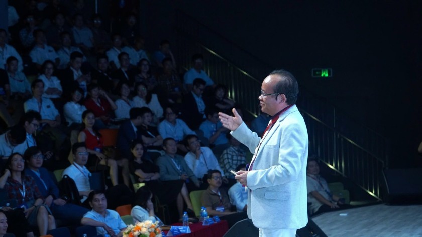 BS. Nhân góp mặt tại Hội nghị Tái sinh xương hướng dẫn BS. Nhân góp mặt tại Hội nghị Tái sinh xương hướng dẫn