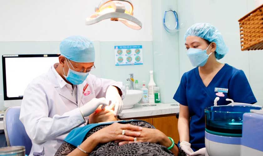 Điều trị đau răng cửa tại Nha khoa Nhân Tâm