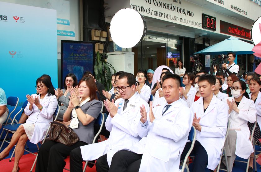 Lễ ra mắt Trung tâm điều trị dự phòng và xử lý biến chứng Implant nha khoa có sự tham gia của các đối tác, báo đài và các bác sĩ, nhân viên của Trung tâm Implant Nhân Tâm Lễ ra mắt Trung tâm điều trị dự phòng và xử lý biến chứng Implant nha khoa có sự tham gia của các đối tác, báo đài và các bác sĩ, nhân viên của Trung tâm Implant Nhân Tâm