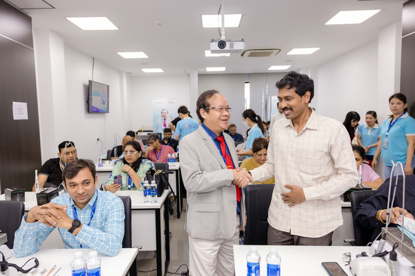 Buổi giảng dạy của Ts.Bs Võ Văn Nhân được đánh giá rất cao của các chuyên gia và bác sĩ đến từ Ấn Độ