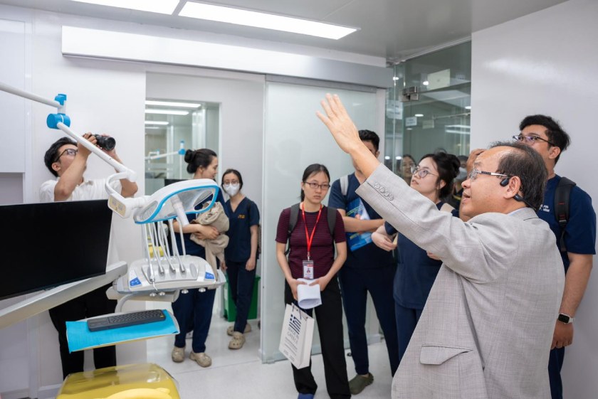 Những trải nghiệm này giúp các bạn sinh viên hiểu rõ hơn về các tiêu chuẩn vận hành phòng khám nha khoa