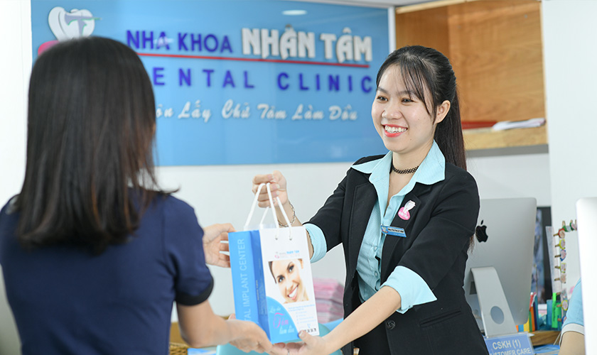 Dịch vụ chăm sóc khách hàng chu đáo tại Nha khoa Nhân Tâm