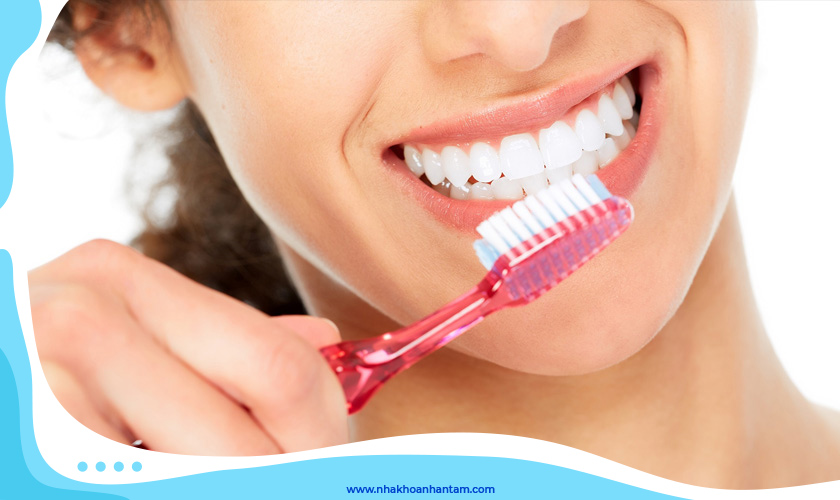 Vệ sinh răng miệng đúng cách với bàn chải lông mềm giúp bảo vệ miếng trám răng và sức khỏe răng miệng Vệ sinh răng miệng đúng cách với bàn chải lông mềm giúp bảo vệ miếng trám răng và sức khỏe răng miệng