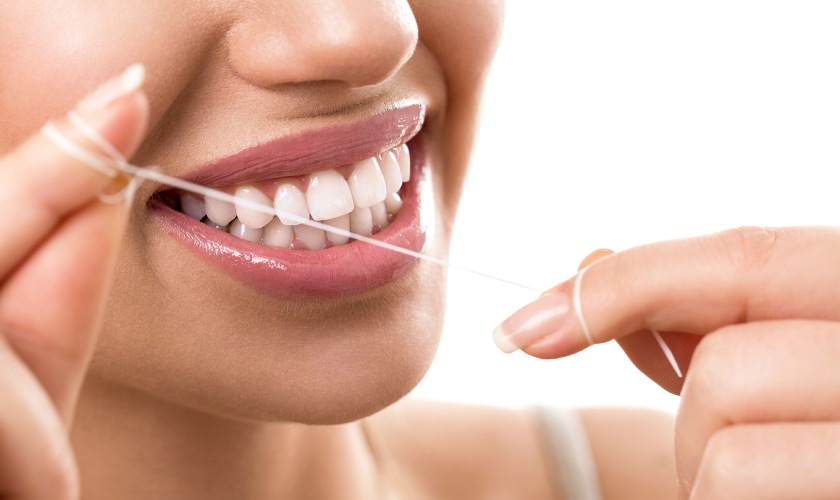 Cách chăm sóc răng tại nhà cũng ảnh hưởng đến độ bền của miếng trám