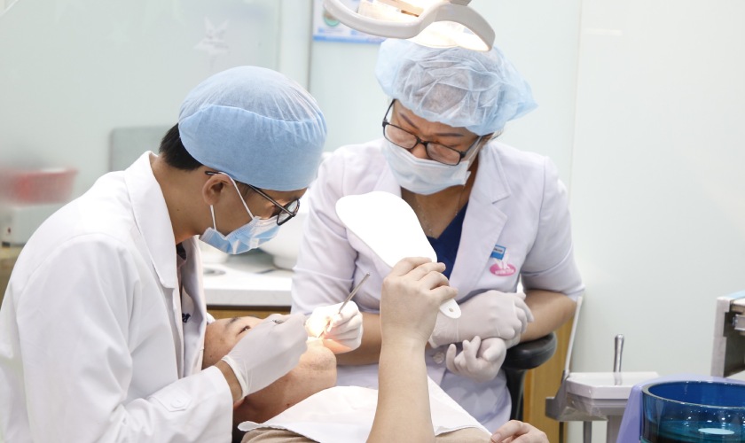 Thăm khám và tư vấn tại Nha khoa Nhân Tâm