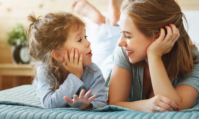 Trò chuyện để giúp trẻ giải tỏa căng thẳng tâm lý