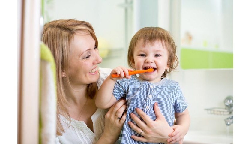Trẻ từ 1 tuổi trở đi sẽ phù hợp với việc đánh răng để vệ sinh răng miệng