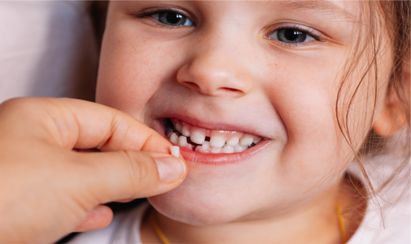 Làm thế nào để giúp trẻ vượt qua quá trình thay răng sữa một cách thoải mái và dễ dàng?
