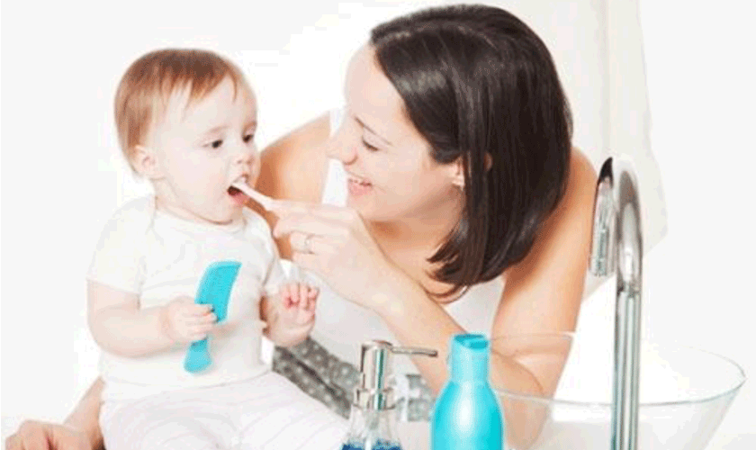 Vệ sinh sạch sẽ để phòng ngừa sâu răng sữa cho trẻ