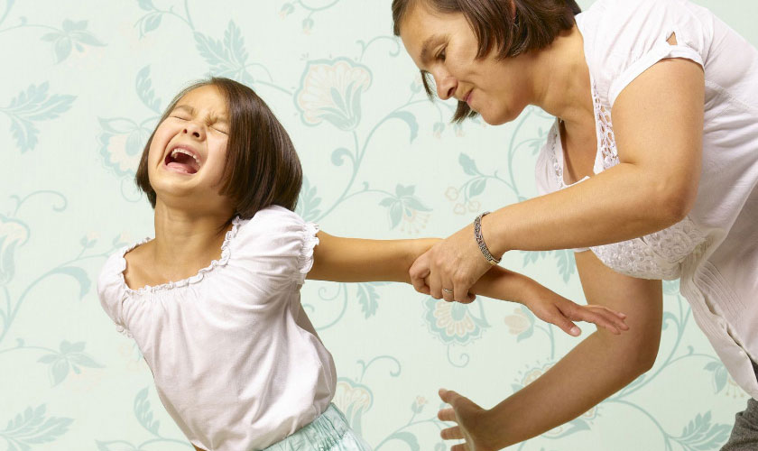 La mắng bắt ép trẻ đến phòng nha chỉ làm tăng thêm nỗi sợ hãi ở trẻ