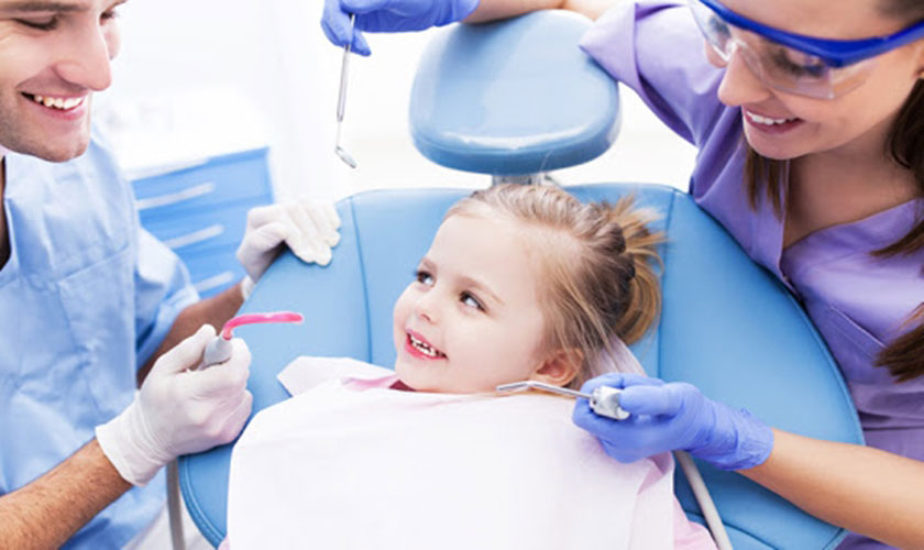 Có cách nào giúp trẻ thoát khỏi đau và khó chịu khi răng sữa mọc?