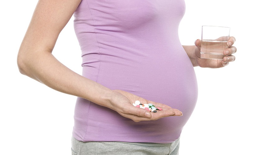 Mẹ cần bổ sung canxi trong quá trình mang thai để trẻ mọc răng đúng thời điểm