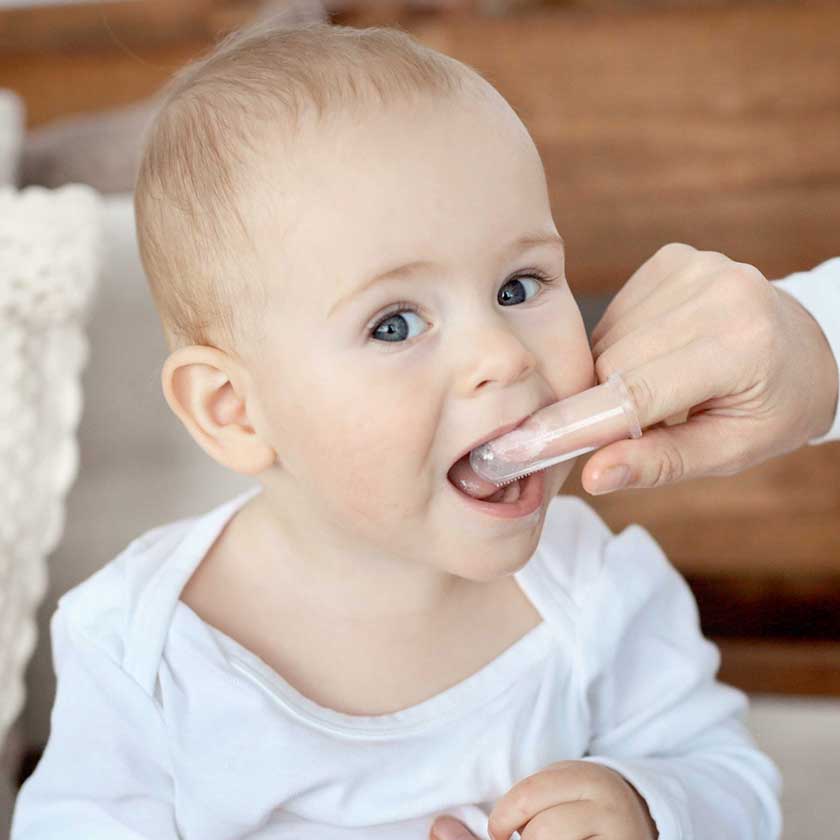 Vệ sinh khoang miệng cho trẻ để tránh viêm nhiễm khi mọc răng