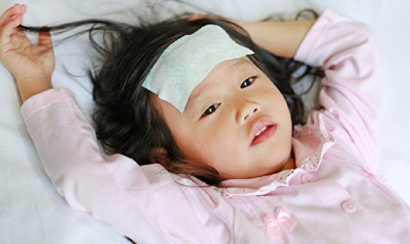 Có thể giúp trẻ hạ sốt bằng cách sử dụng miếng dán