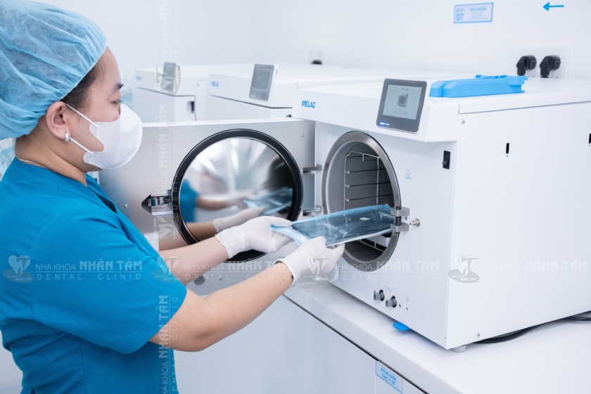 Nha khoa Nhân Tâm đảm bảo yếu tố vô trùng Nha khoa Nhân Tâm đảm bảo yếu tố vô trùng