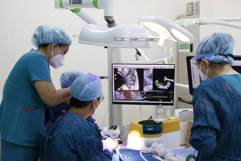 Ứng dụng trồng Implant bằng công nghệ định vị tại Nha khoa Nhân Tâm