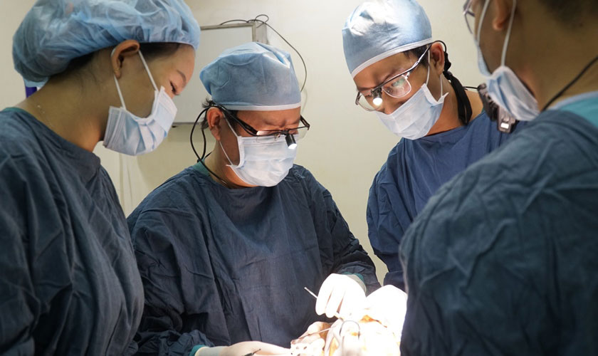 Phẫu thuật đặt trụ Implant vào xương hàm chỉ mất từ 15 đến 30 phút