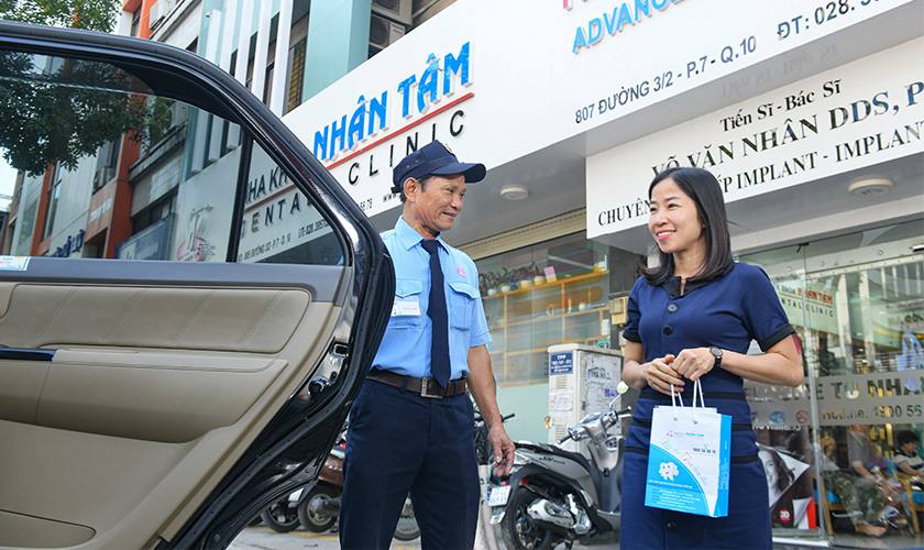 Nha khoa Nhân Tâm hỗ trợ xe đưa đón miễn phí Nha khoa Nhân Tâm hỗ trợ xe đưa đón miễn phí