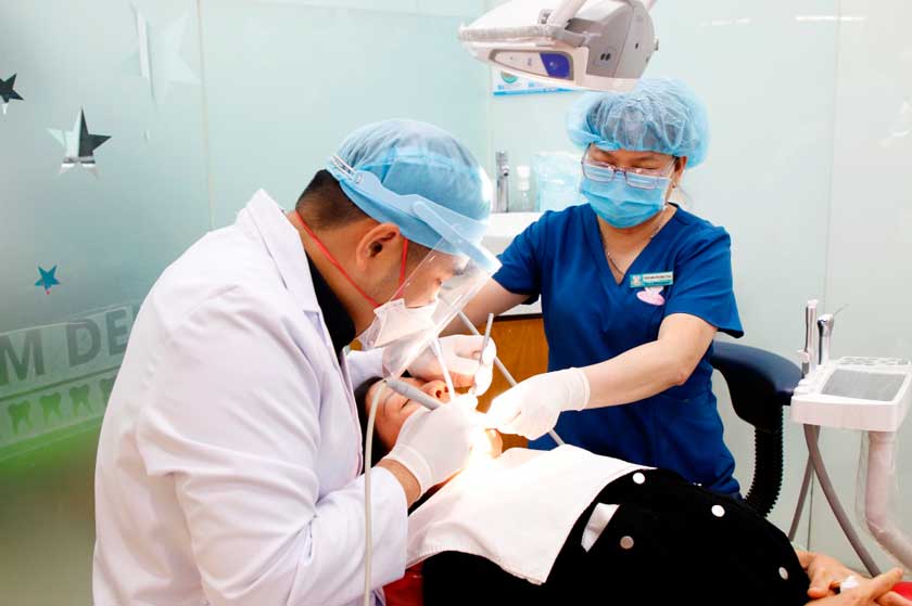 Khách hàng điều trị tại Nha khoa Nhân Tâm