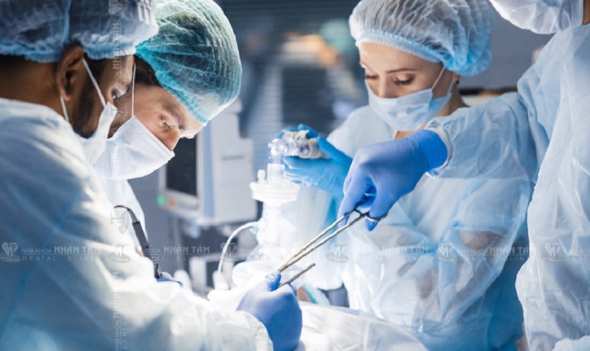 Phẫu thuật cắt bỏ khối u