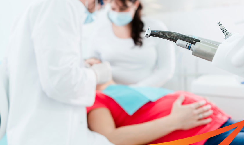 Cạo vôi răng điều trị viêm nướu khi mang thai