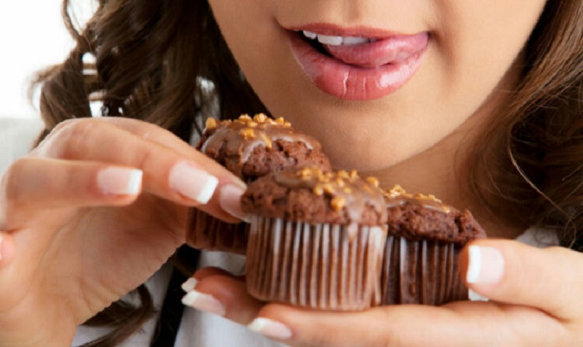 Khẩu phần ăn có quá nhiều đồ ngọt làm tăng nguy cơ viêm tủy răng