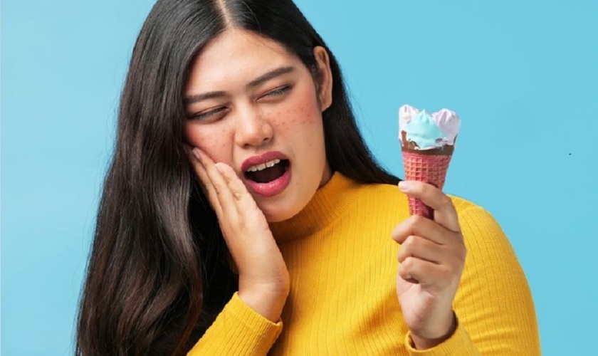 Răng nhạy cảm với thực phẩm lạnh là biểu hiện của viêm tủy răng