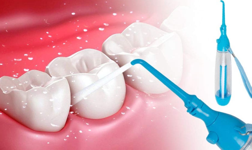 Nha khoa Nhân Tâm thực hiện cạo vôi răng bằng sóng siêu âm hiện đại