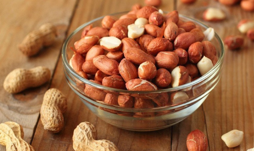 Đậu phộng có tác dụng lấy sạch vôi răng, mảng bám