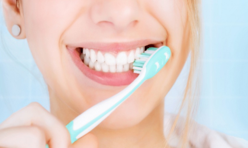 Chải răng đều đặn 2 lần/ngày sẽ ngăn ngừa vôi răng hiệu quả Chải răng đều đặn 2 lần/ngày sẽ ngăn ngừa vôi răng hiệu quả