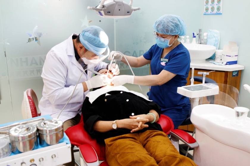 Cạo vôi răng siêu âm tại Nha khoa Nhân Tâm